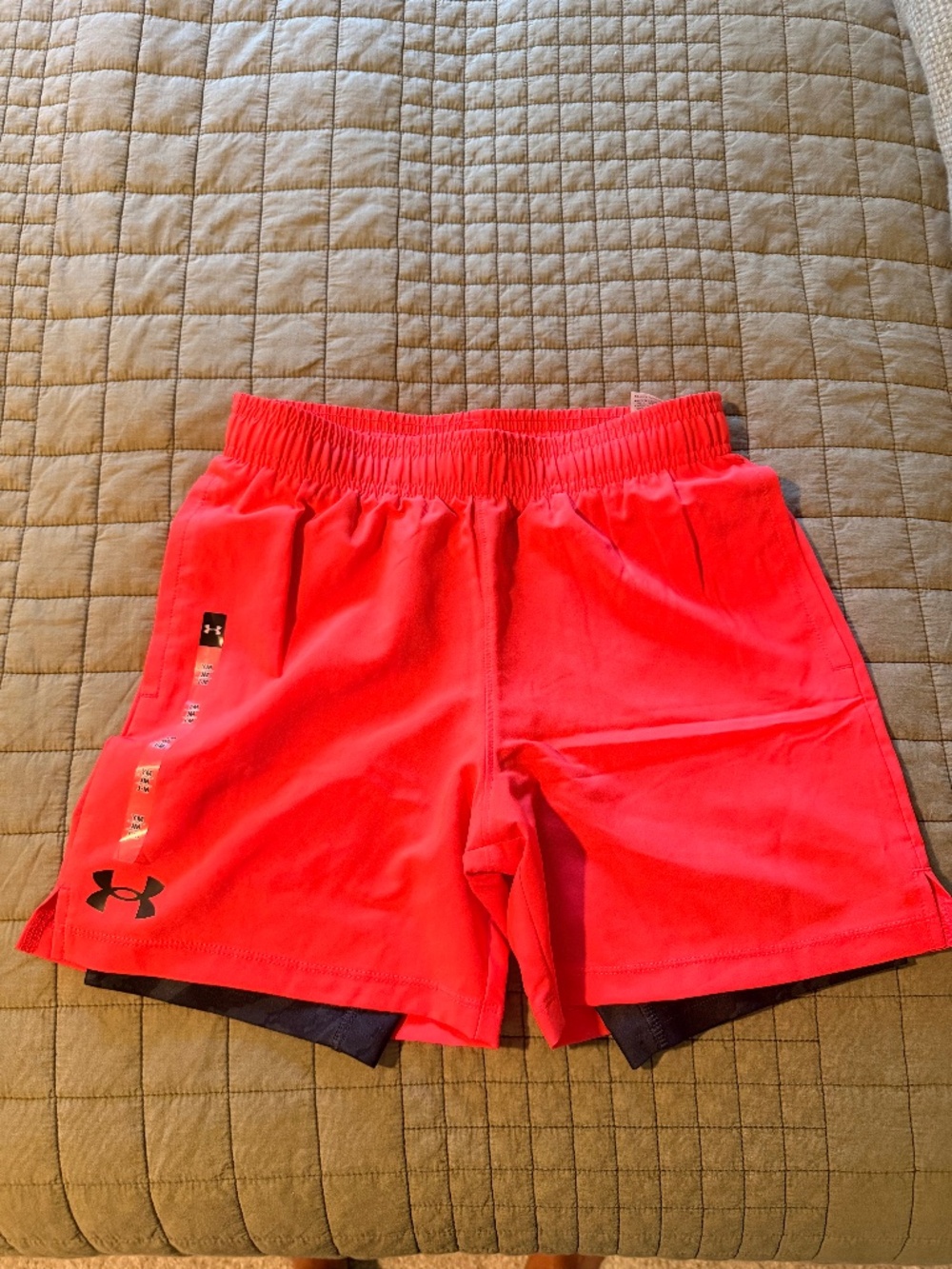 New Under Armor Boys Running Athletic shorts Youth-M with Lining